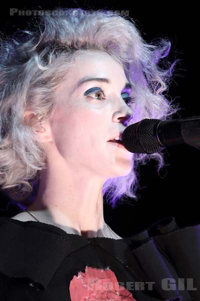 ST VINCENT - 2014-02-18 - PARIS - La Cigale - 